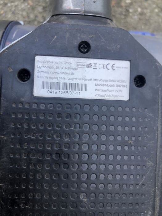Aspirator dirt devil pe acumulator