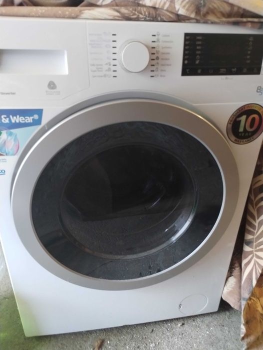 Продавам пералня със сушилня Beko