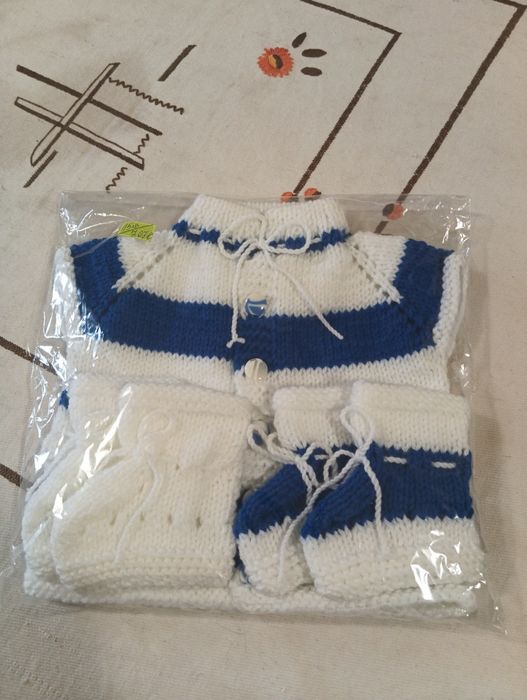 Бебешко елече,ръчно плетиво