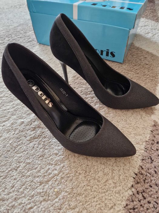 Дамски обувки на токчета черни