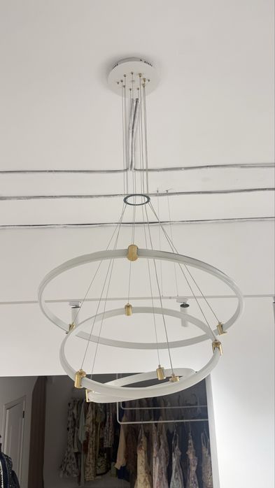 Продам новую современную LED люстру.