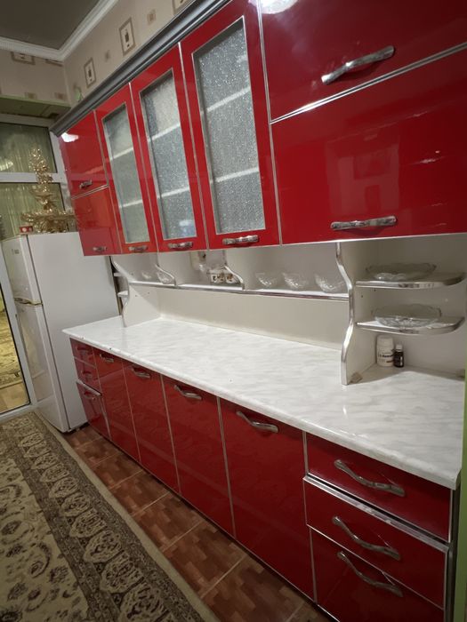 Kuxonniy mebel akriloviy