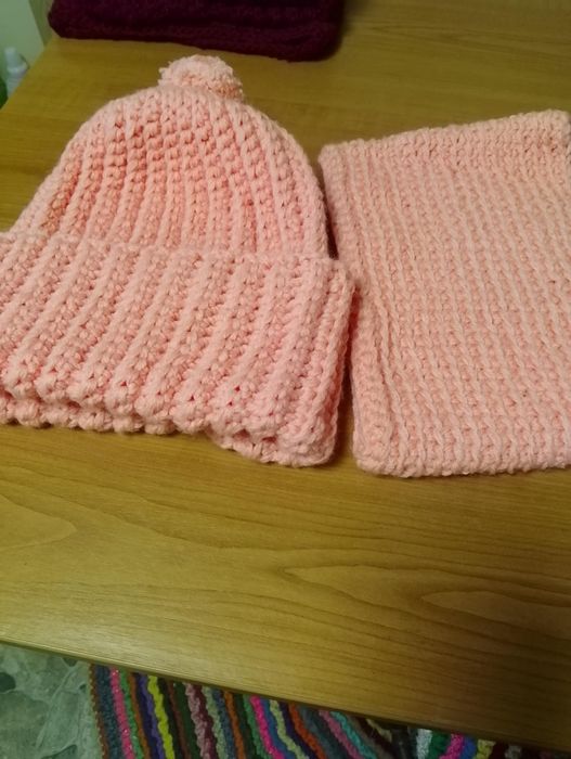 Шапка с шал ,зимна ръчна изработка