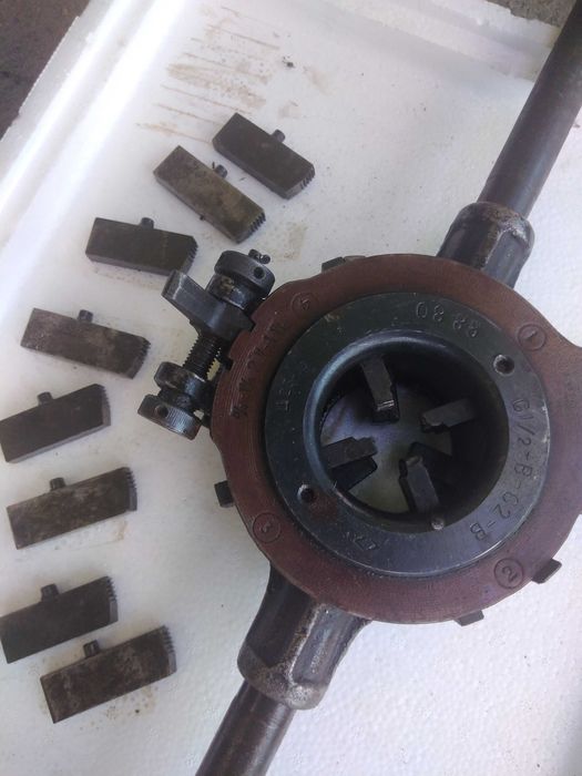 Плашка-Лерка для нарезания резьбы универсальная