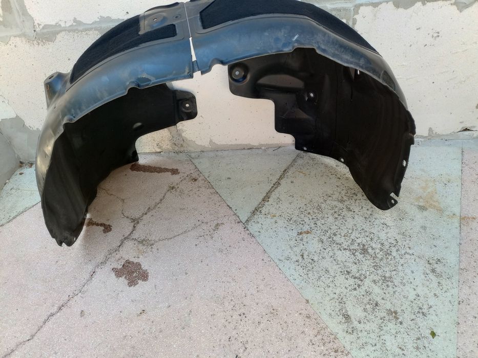 Панел под поредното стъкло tesla model Y