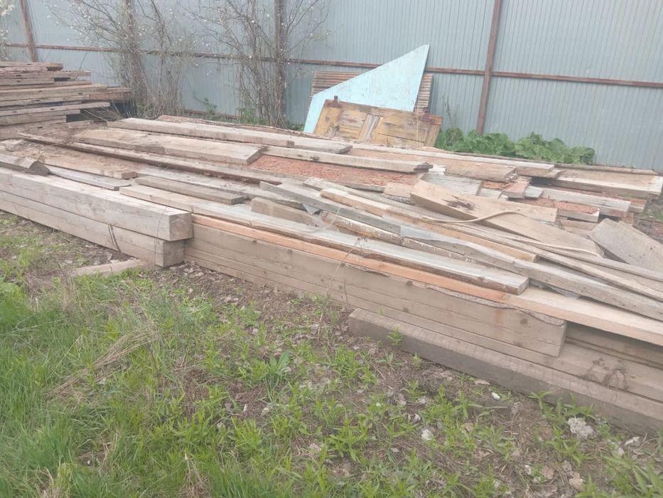 Продам оконные рамы и лес