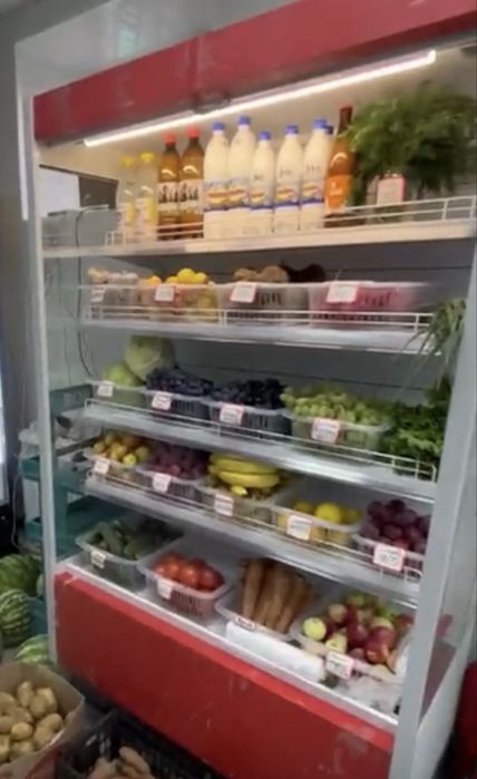 Продам холодильную витрину