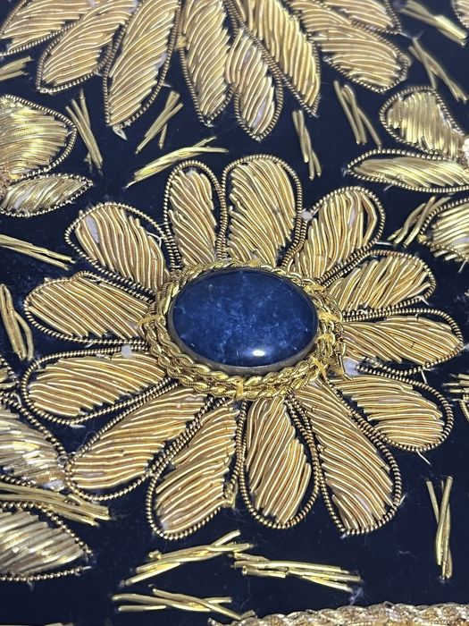 Настенное панно в технике Зардози в раме. Индийская ручная работа.