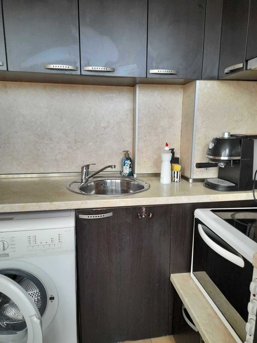 Дава се под наем Двустаен апартамент в Варна, Цветен квартал - 50 кв.м за 408 € - Снимка #1