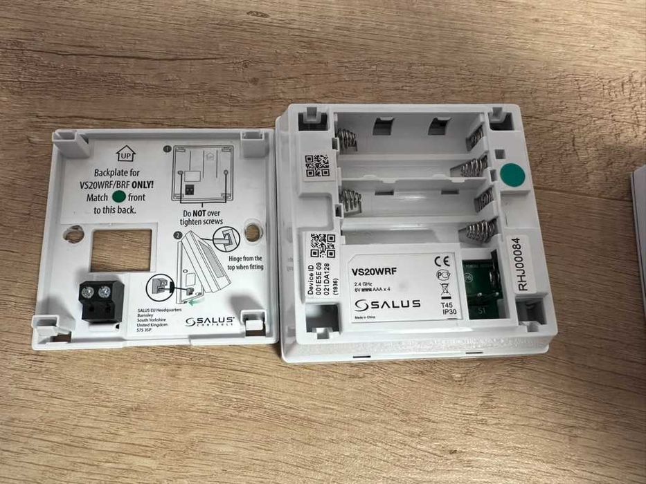 Termostat wireless Salus VS20WRF (Sistem Smart Home iT600 / ZigBee) - 3 bucăți