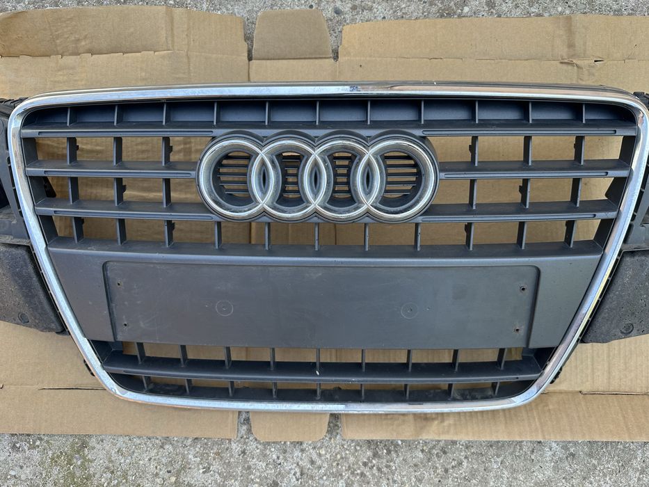 Grila centrala bara fata radiator Audi A5, prindere rupta. 8T0853651E