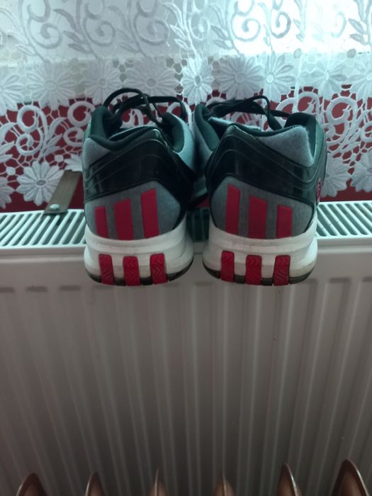 Vind Adidas nr 46