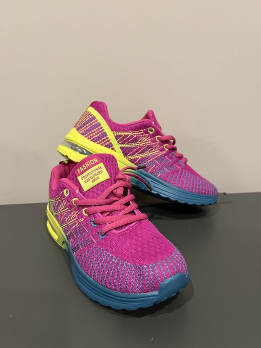 Маратонки - чисто нови