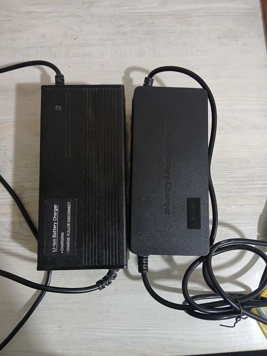 Skooter zaryadniklari yangidek