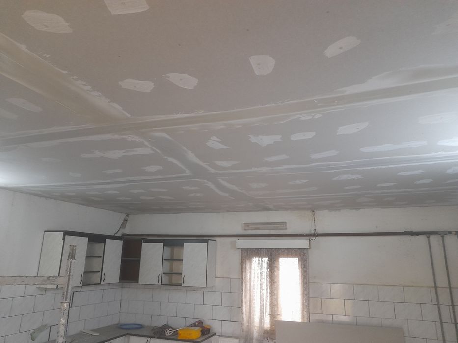 Executam lucrări de construcții finisaje interioare și exterioare