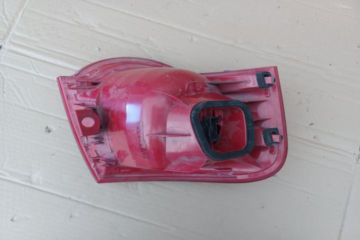 Lampa / Tripla stop dreapta pe aripa Volkswagen VW Passat B6