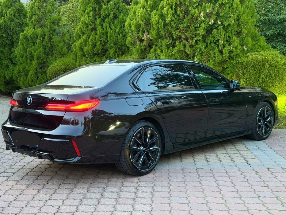 BMW Seria 7 2023 — imagine 3