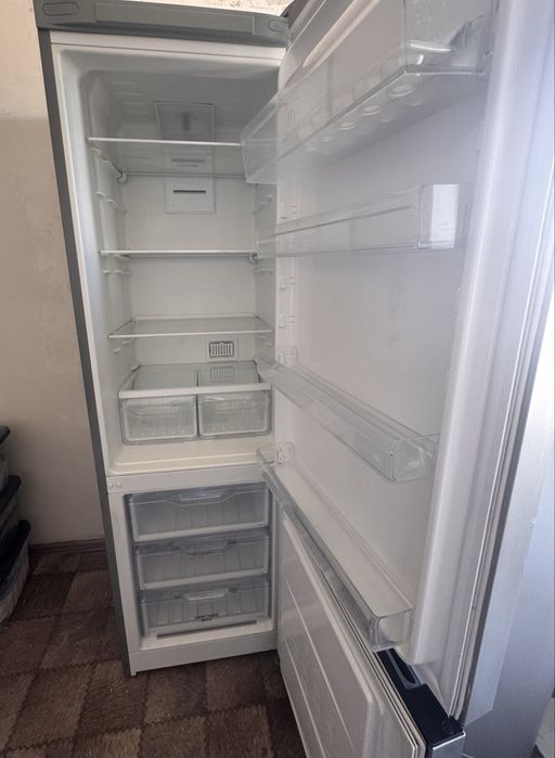 Продам холодильник indesit