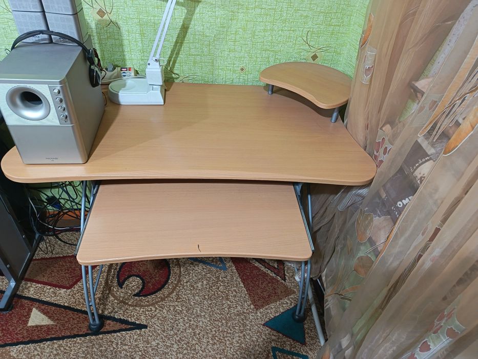 Столы компьютерные б/у