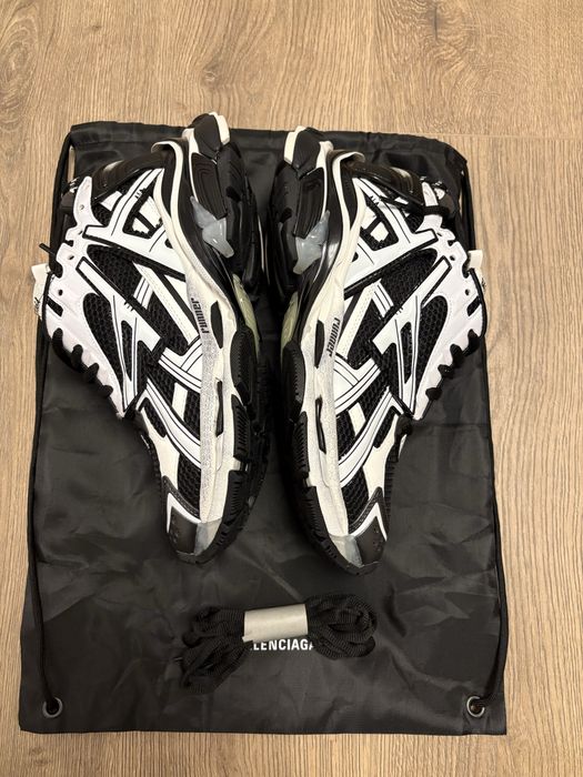 Balenciaga Runner Black White