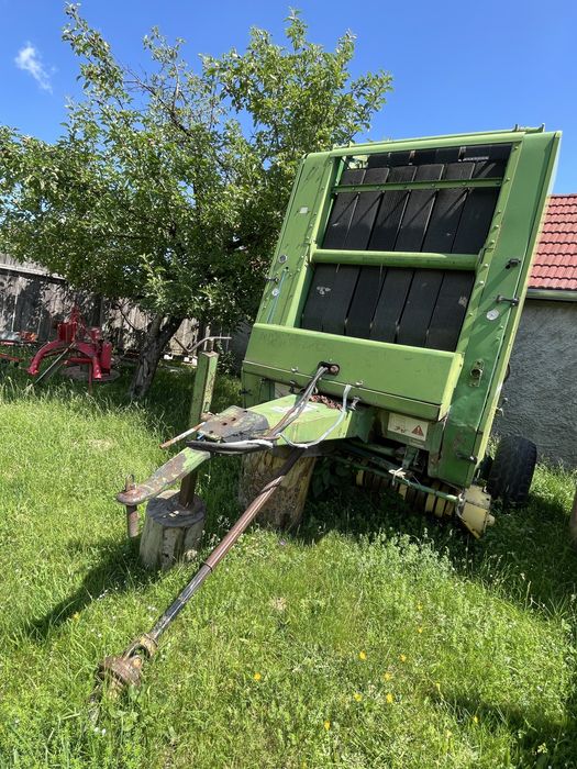 Vand tractor UTB 650 si presa de baloti mari