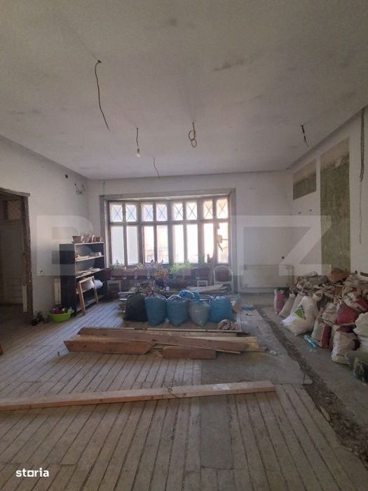 Spatiu comercial 200 mp + acces pod 200 mp, 3 balcoane, langa Piata Sf