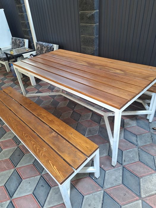 Стол и две лавочки