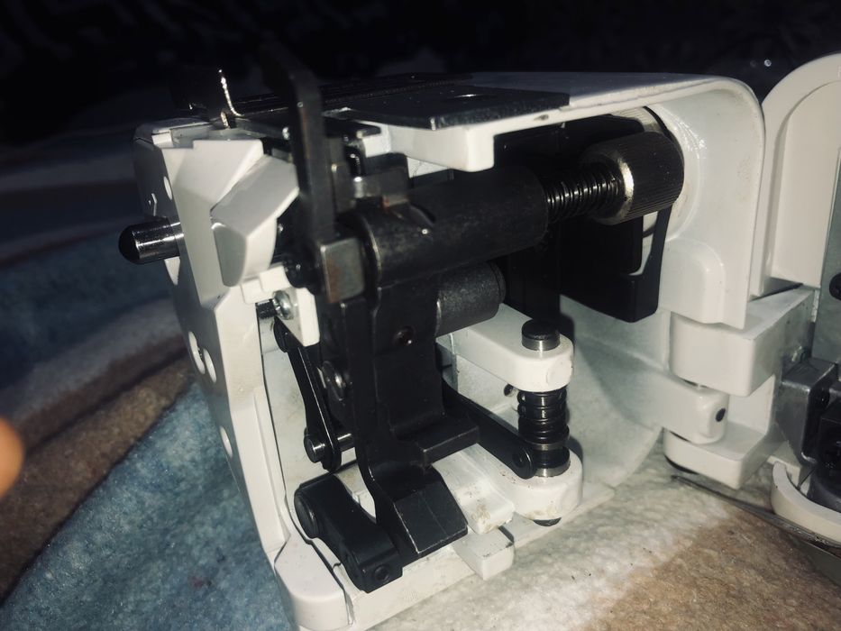 Vand masina de cusut profesionala MODEL QUIGG OVERLOK NAIIMACHINE