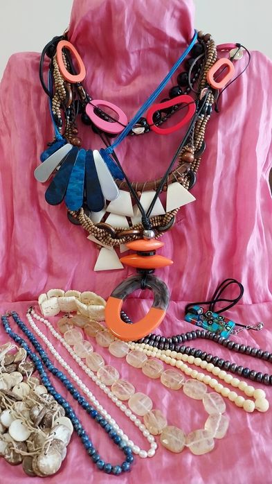 Бижута:колиета,обеци от сребро и други накити