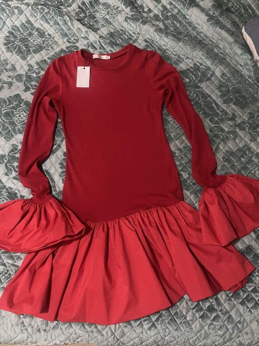 Продам новое платье,не носила,с этикеткой,размер s(42)