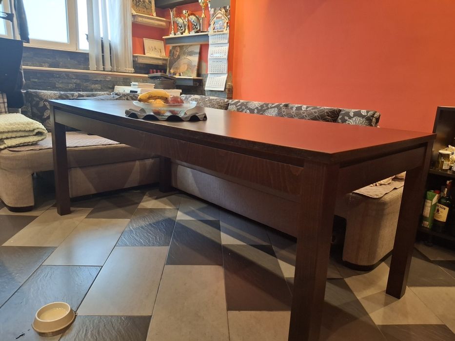 Продавам дървена маса