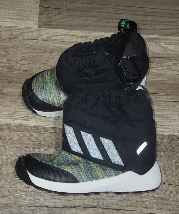 Детски затворени обувки