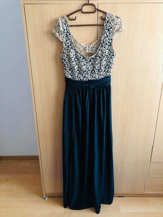 Rochie elastica cu broderie