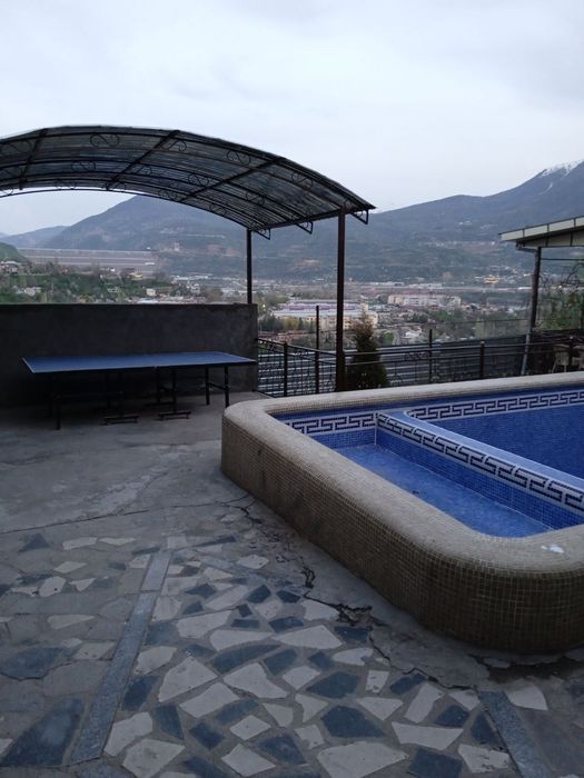 Xumson sentrda oq  masjid oldida  22 sotax xususiy er sotiladi