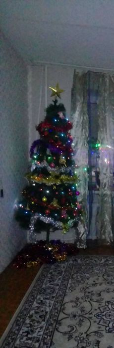 Искусственная ёлка.