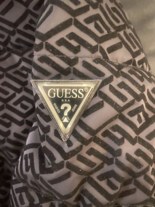 Guess jacet яке гъес