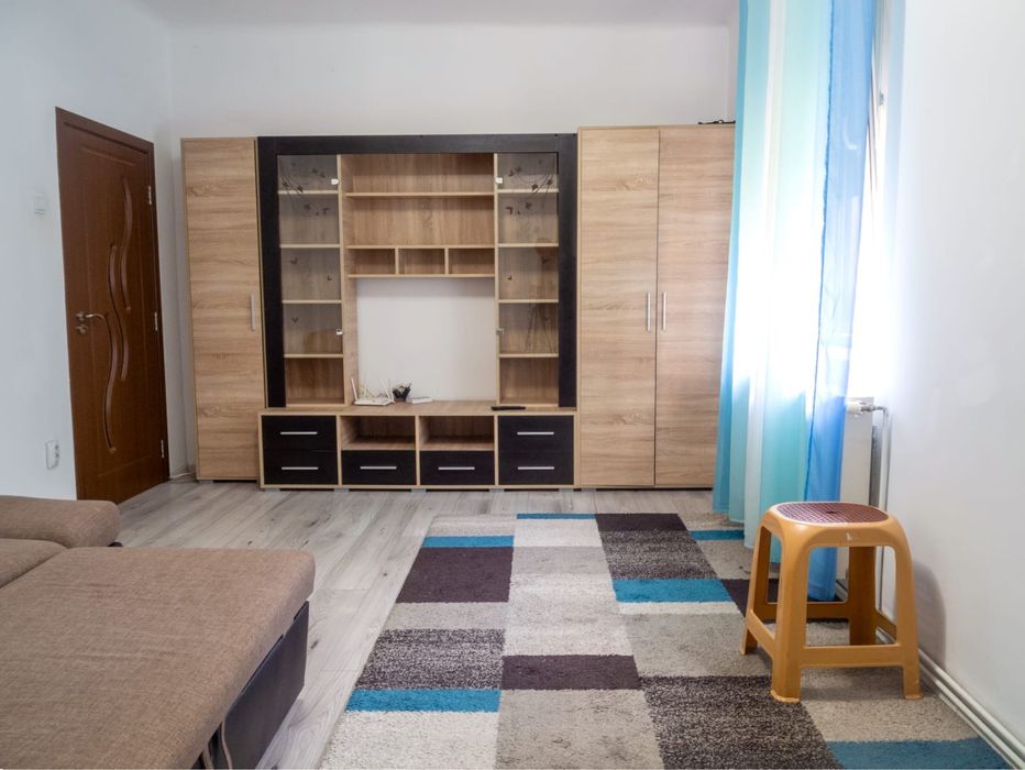 Inchiriez apartament