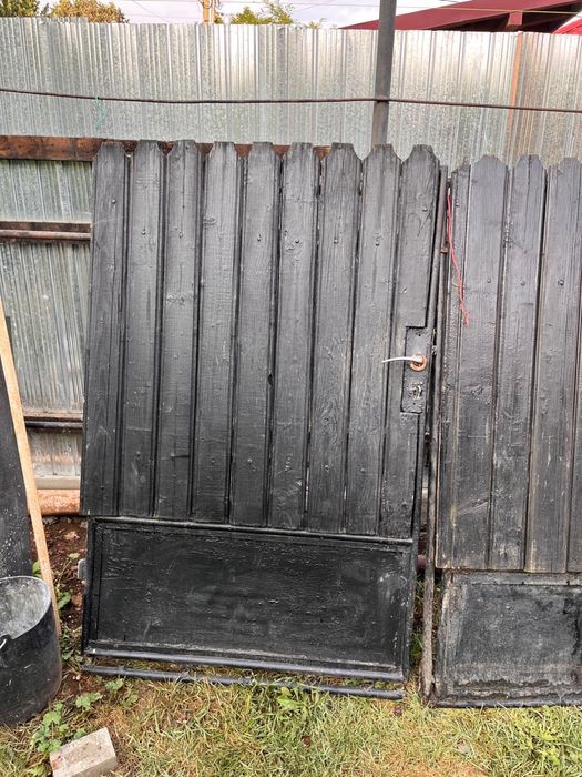 Vand porti din lemn cu structura metalica