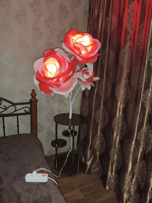 Продам светильник столик ручной работы.