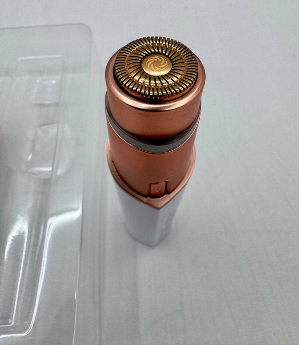 Trimmer facial pentru femei Finishing Touch Flawless Face, alb