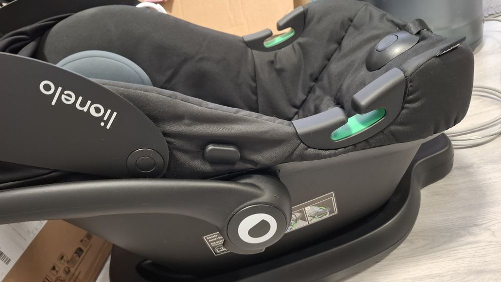 Scoica lionelo astrid  i-size cu baza isofix