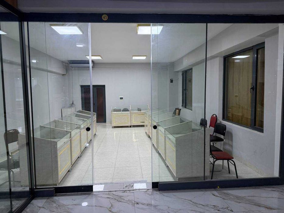 Namangan shahridagi Afsonalar vodiysi, tilla bozordafi dokon sotiladi.