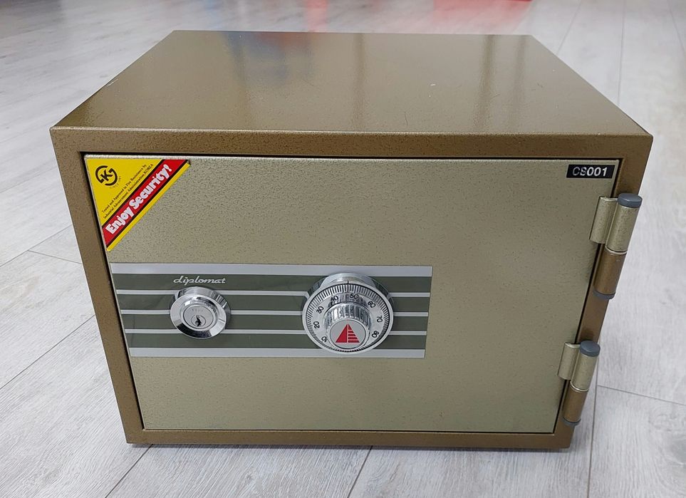 Сейф Diplomat CS001