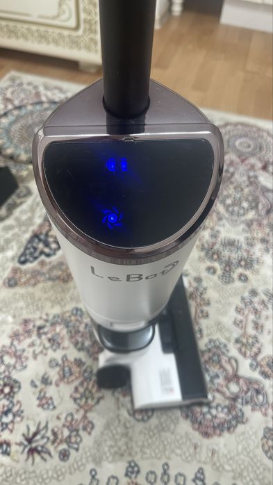 Срочно Продам вертикальный пылесос Le Bot