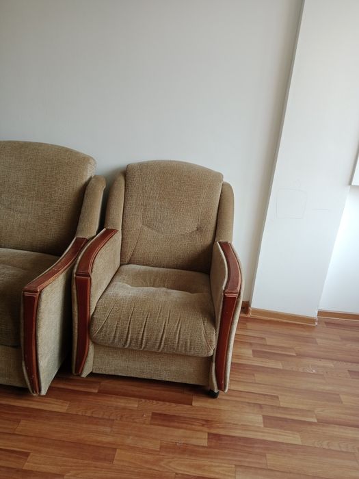 Диван, кресло в хорошем состоянии!!!