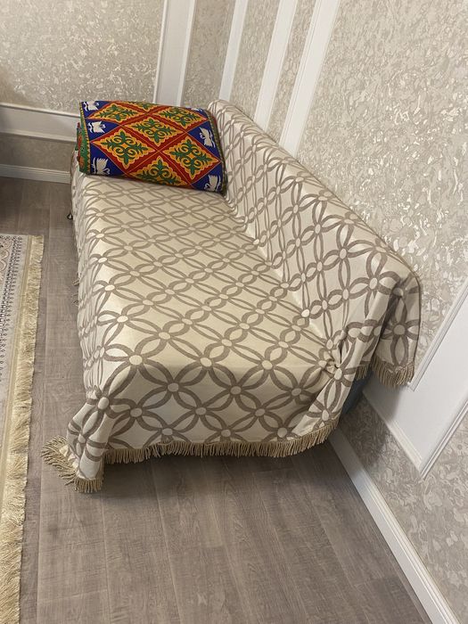 Продается диван в хорошем состоянии