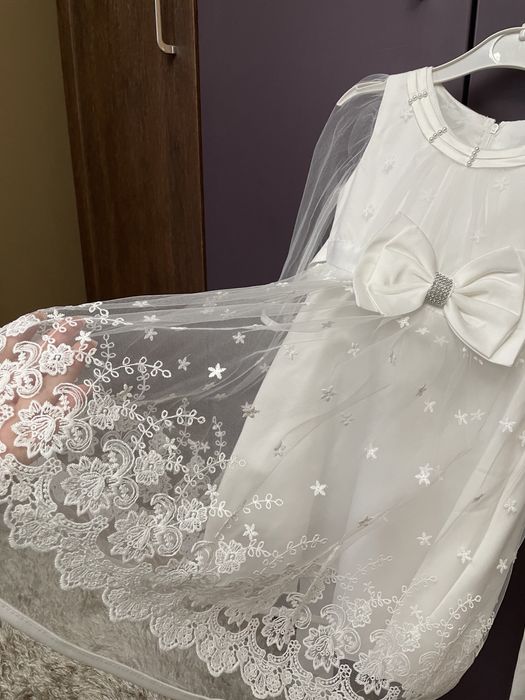 Белое новое платье для девочки