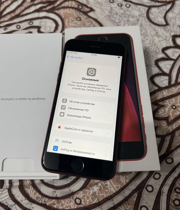 Айфон се 2020 цвет красный