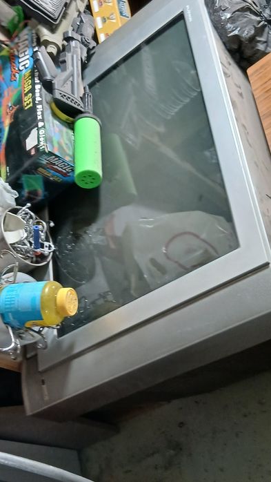 Старый телевизор рабочий.