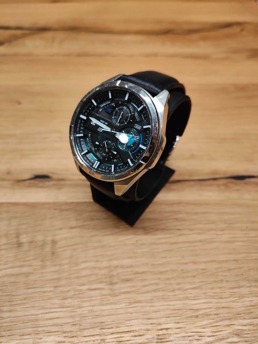 Стойка за часовник – стил и удобство в едно!